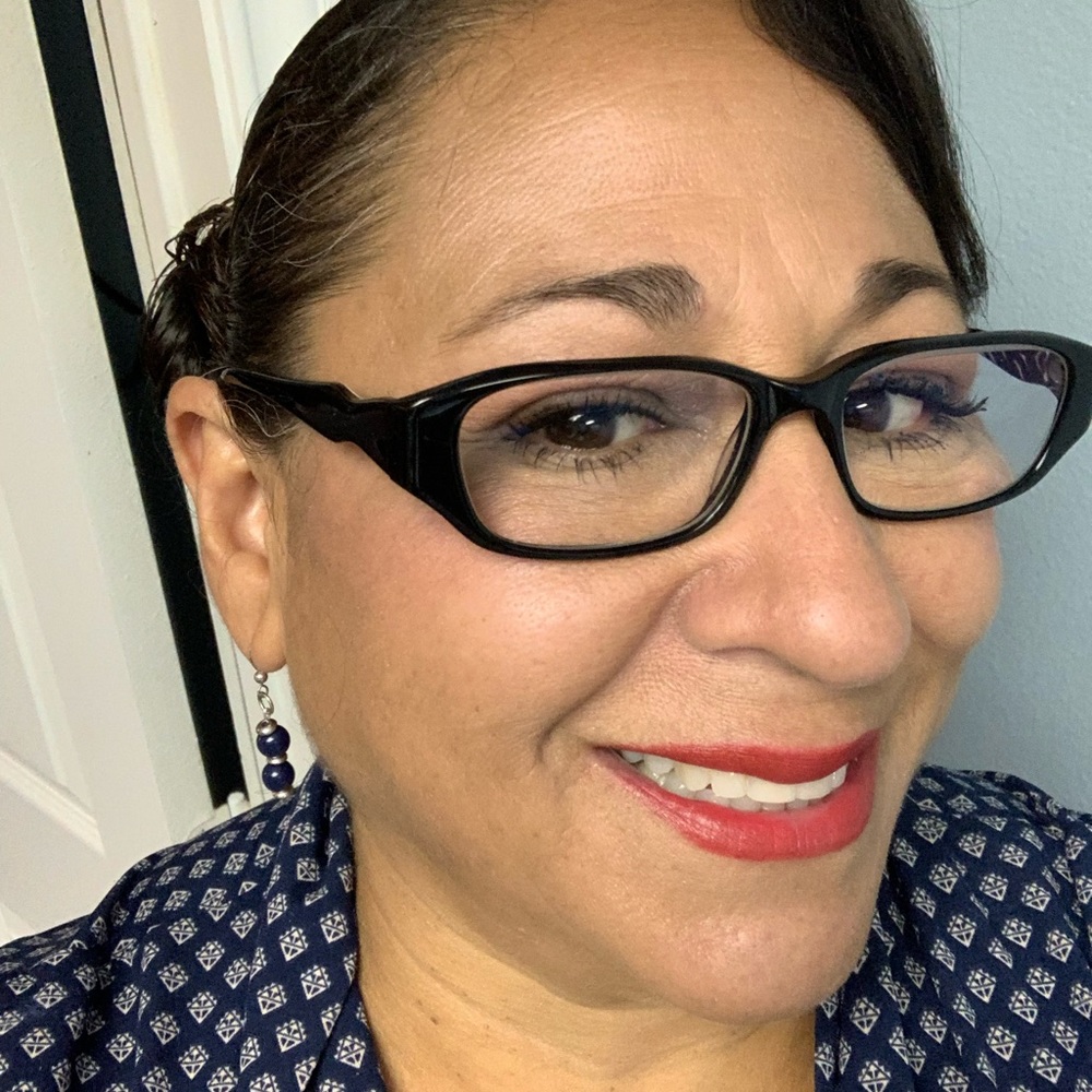 Meet your Posher, Rebeca